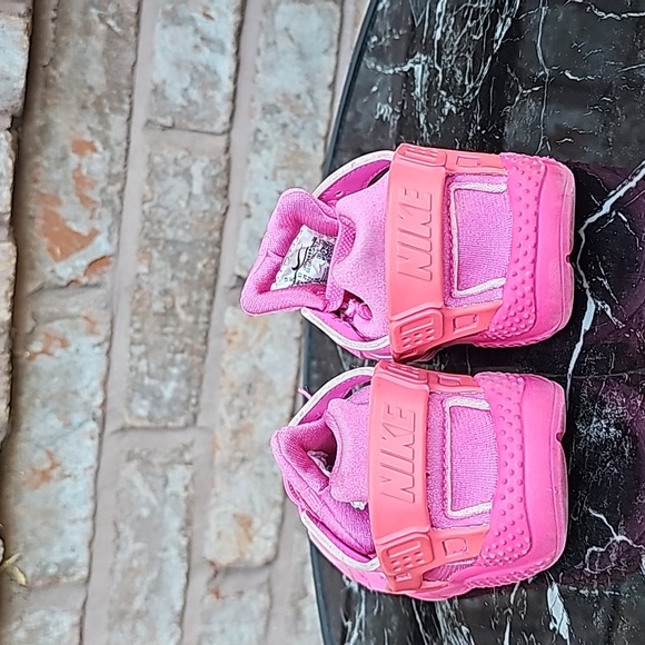 Toddler Nike Huarachi Pink Size 8 & 9 - Picture 4 of 5